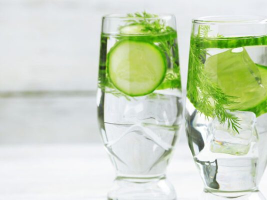 Apa cu castraveți – ușor de preparat, dar cu beneficii uriașe