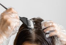 Aproape de tragedie după ce a ales să-și vopsească părul acasă: Povestea unei tinere care a ajuns în stare gravă la spital